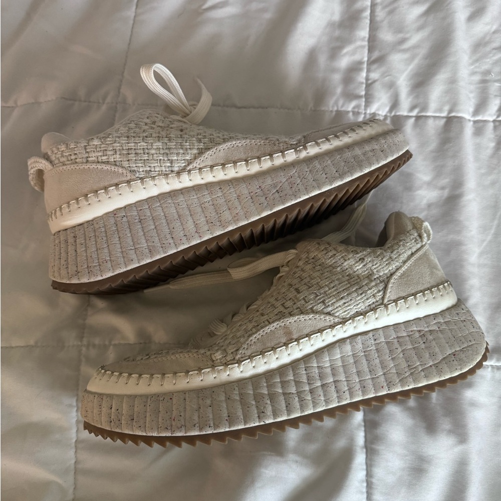 Universal Thread Cream and Brown Sneakers with Modern Design